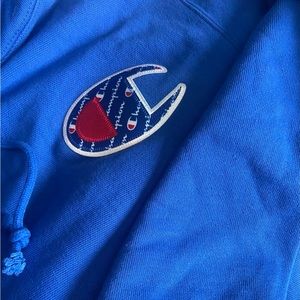 Vintage Champion Reverse Weave Sweatshirt in the coveted Royal Blue.